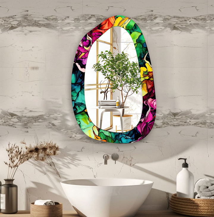 Asymmetrischer Glas-Wandspiegel in lebendigen Farben
