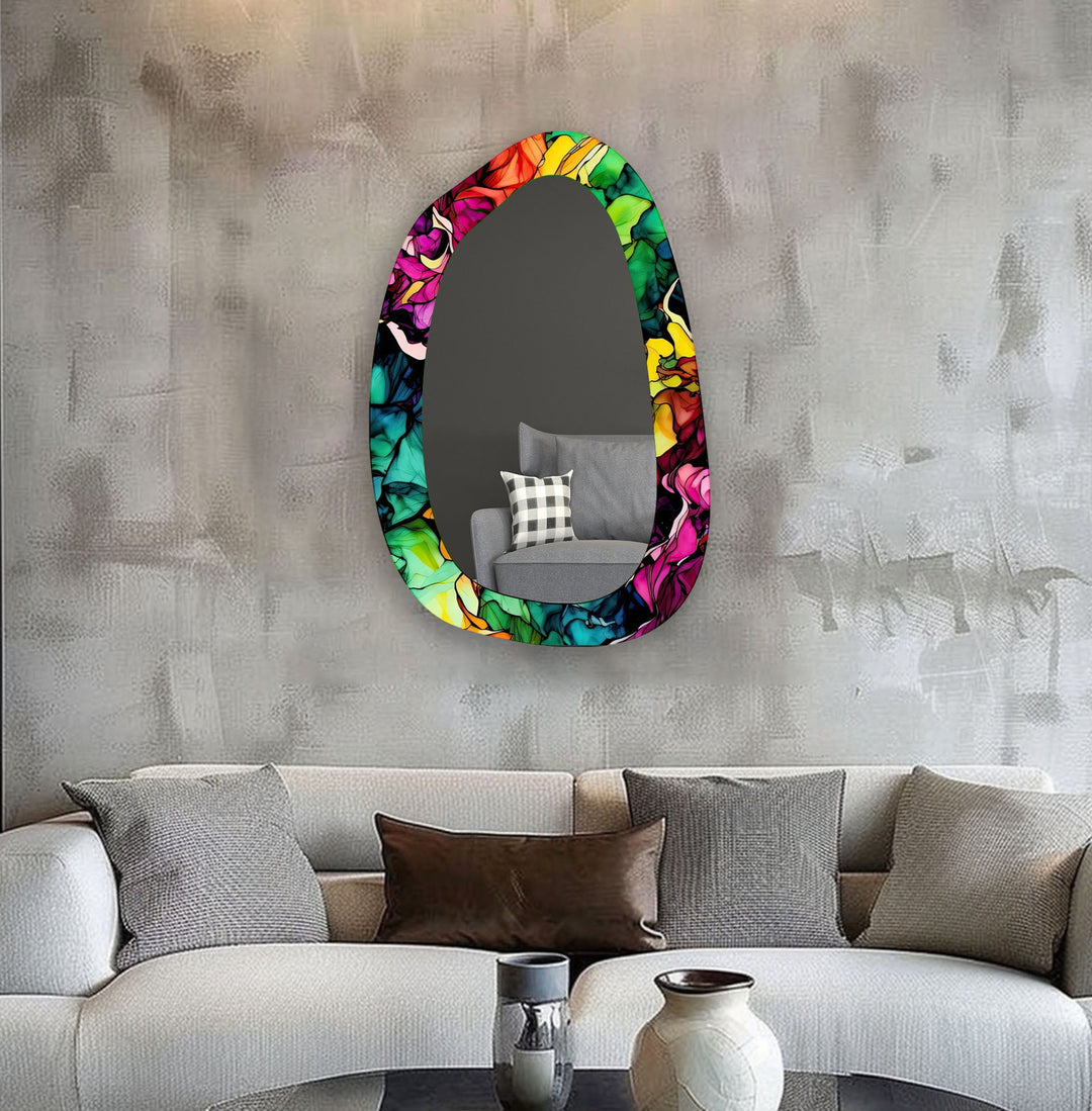Asymmetrischer Glas-Wandspiegel in lebendigen Farben