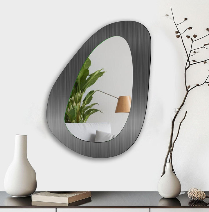 Dekorativer Wandspiegel in Metallic-Grau
