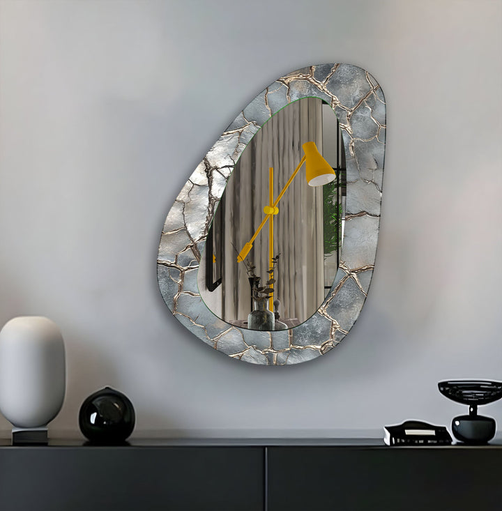 Eleganter abstrakter Wandspiegel in Silber