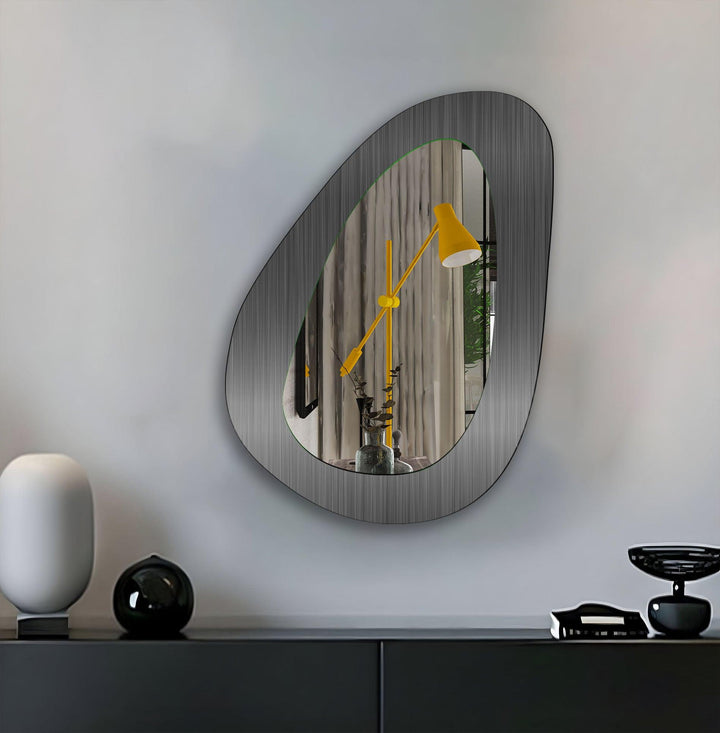Dekorativer Wandspiegel in Metallic-Grau