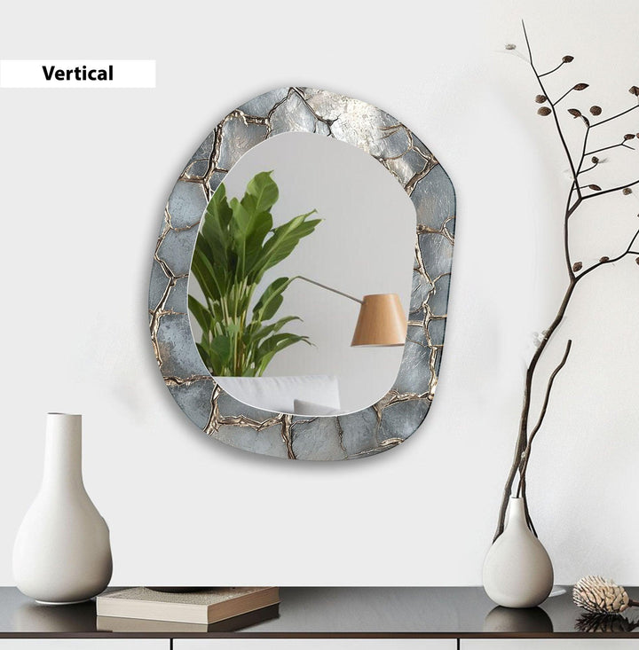 Grauer Metallic-Wandspiegel