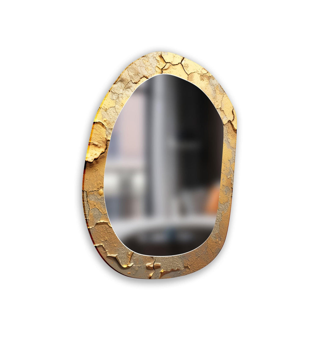 Asymmetrischer Wandspiegel aus goldenem Marmor
