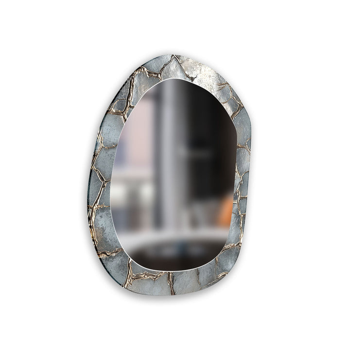 Grauer Metallic-Wandspiegel