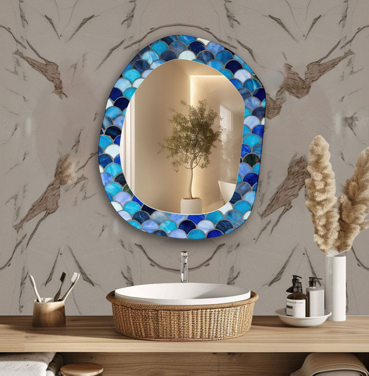 Wall mirrors combining modern aesthetics with classic elegance for timeless appeal
