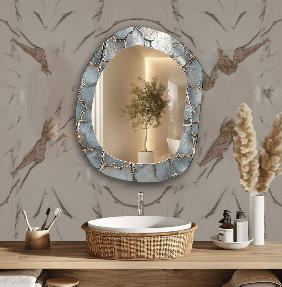 Grauer Metallic-Wandspiegel