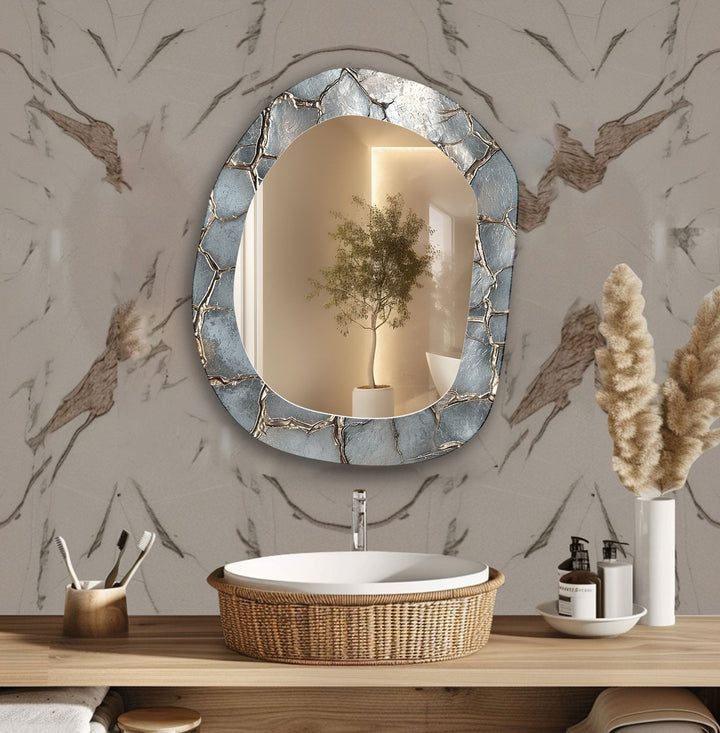 Grauer Metallic-Wandspiegel