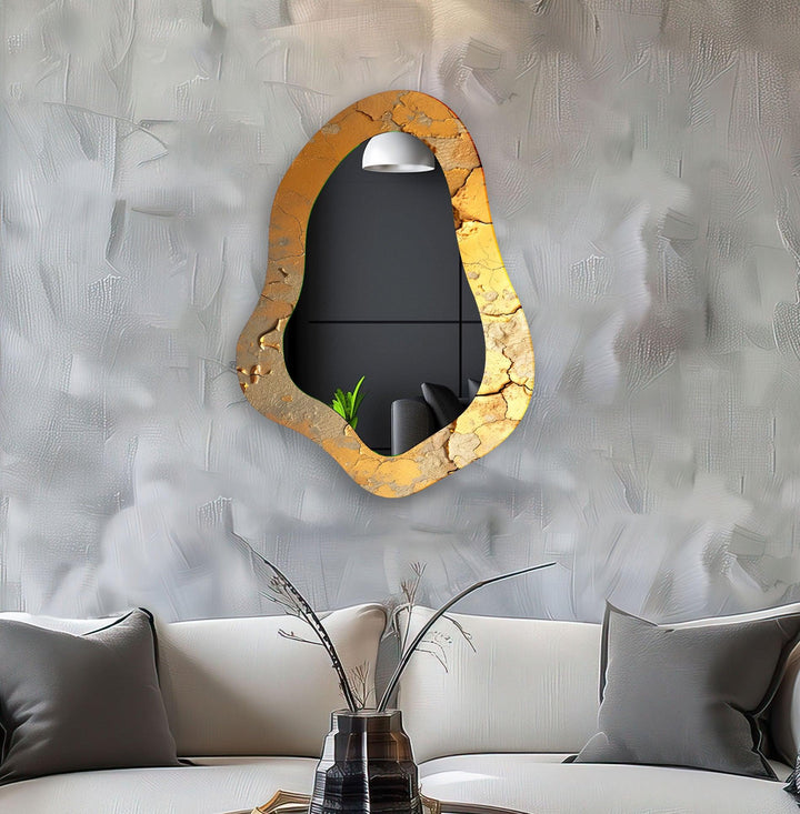 Moderner, asymmetrischer Wandspiegel in Gold