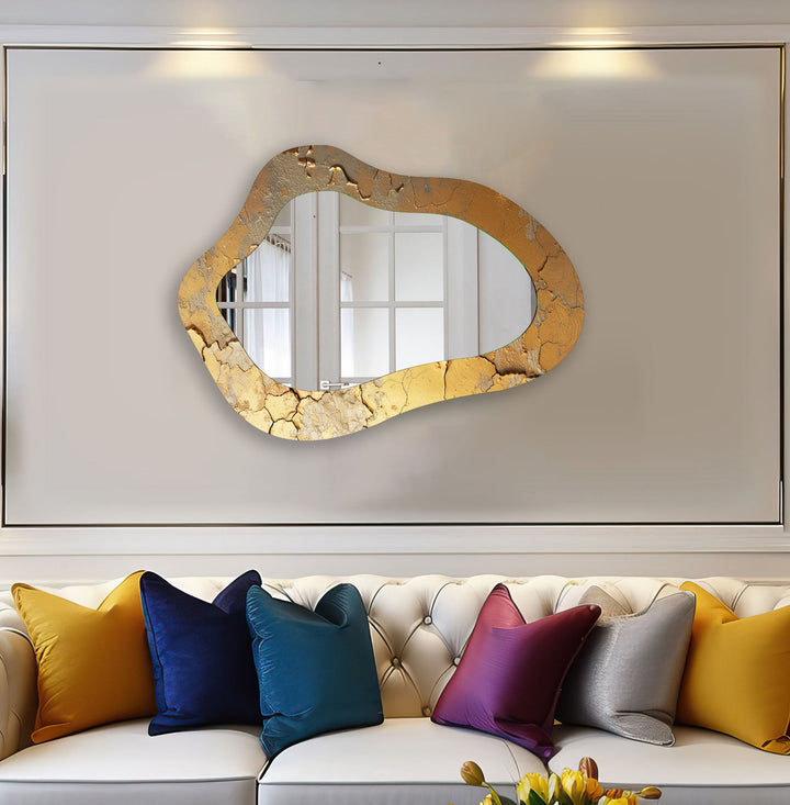 Moderner, asymmetrischer Wandspiegel in Gold