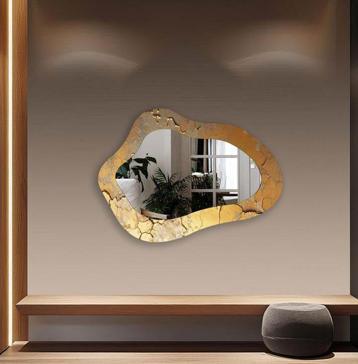 Moderner, asymmetrischer Wandspiegel in Gold