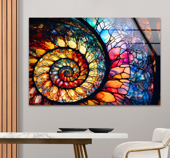 Spiralförmige Wandkunst aus Buntglas – Lebendiges Nautilusmuschel-Design 