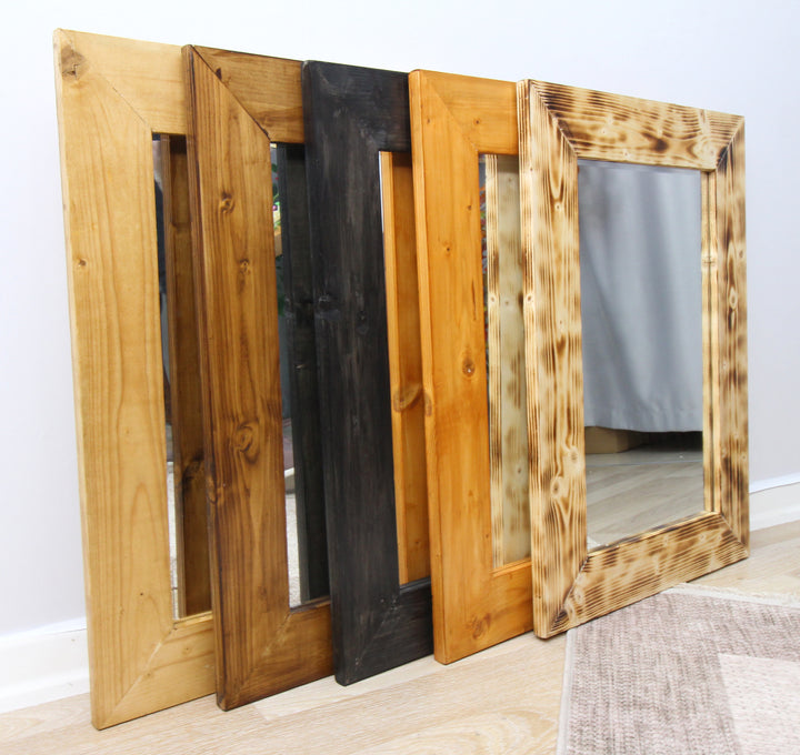 Brauner Wandspiegel aus Holz