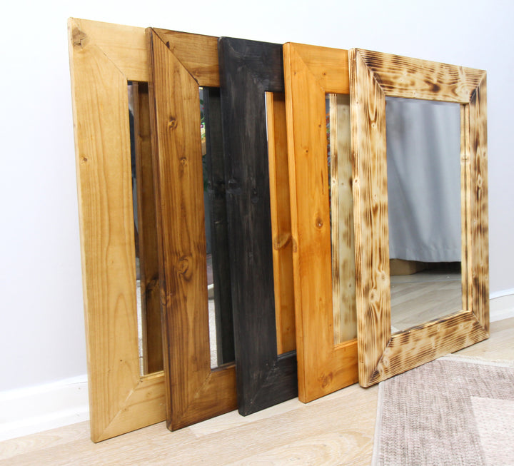 Schwarzer Wandspiegel aus Holz