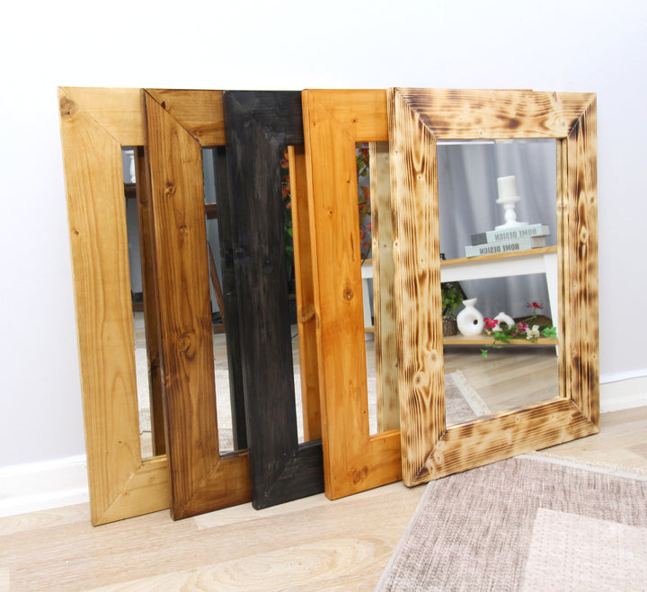 Natürlicher Wandspiegel aus Holz
