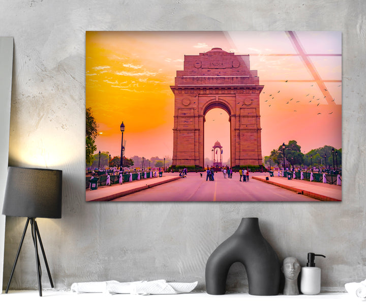 India Gate Glaswandkunst – Atemberaubender Blick auf das Wahrzeichen Delhis bei Sonnenuntergang