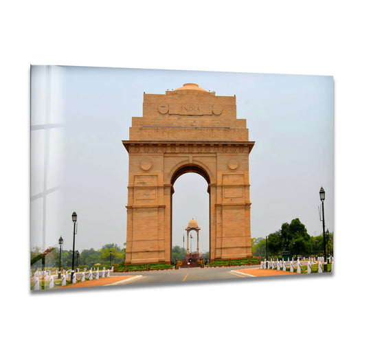 Contemplative mood showcased in this gate glass wall art, capturing the India Gate as a solemn yet hopeful art from glass.