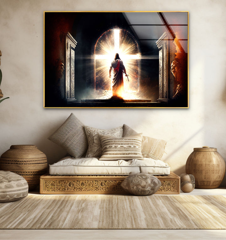 Jesus steht vor dem strahlenden Kreuz – Christlicher Wandbild-Glasdruck