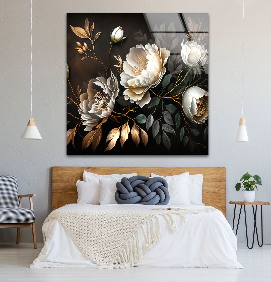 Elegante weiße Pfingstrosen-Wandkunst – Dunkler Blumendruck auf Glas mit goldenen Akzenten