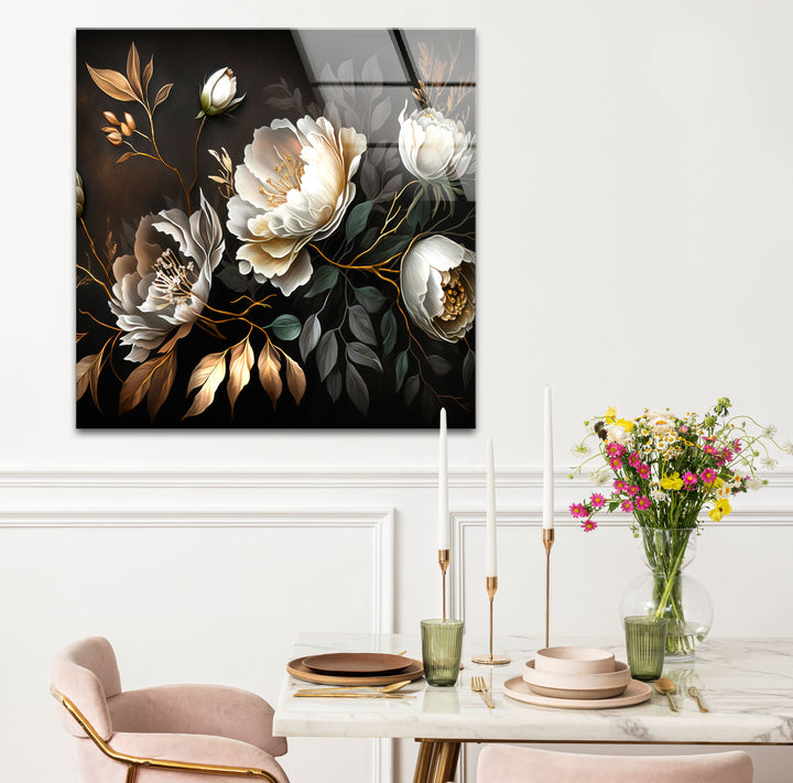 Elegante weiße Pfingstrosen-Wandkunst – Dunkler Blumendruck auf Glas mit goldenen Akzenten