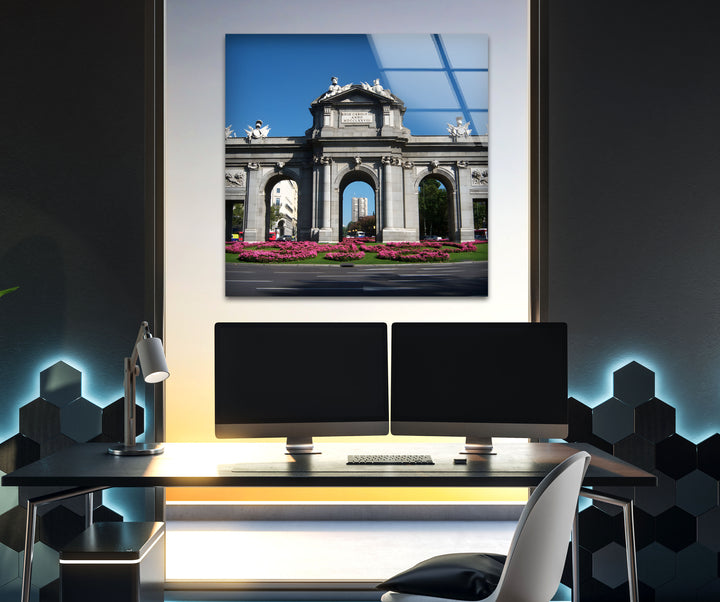Puerta de Alcalá Glaswandkunst – ikonisches Madrider Denkmal
