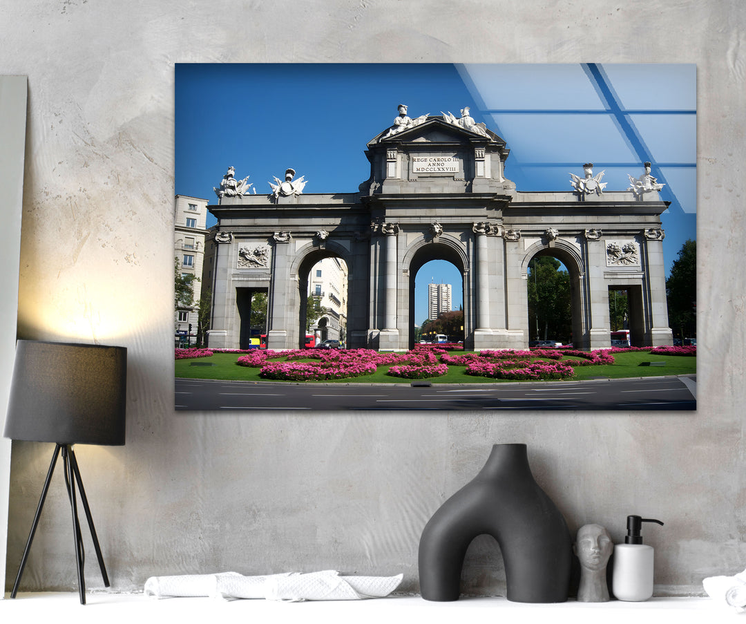 Puerta de Alcalá Glaswandkunst – ikonisches Madrider Denkmal