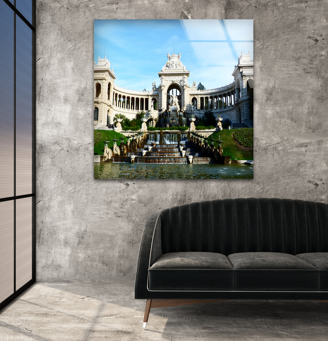 Glaswandkunst im Palais des Festivals – Majestätischer Brunnen und Architektur