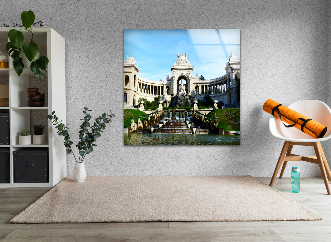 Glaswandkunst im Palais des Festivals – Majestätischer Brunnen und Architektur
