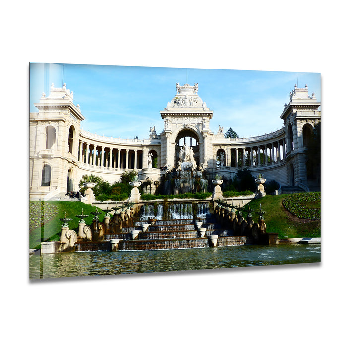 Glaswandkunst im Palais des Festivals – Majestätischer Brunnen und Architektur