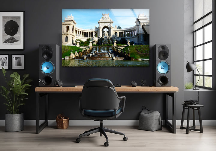 Glaswandkunst im Palais des Festivals – Majestätischer Brunnen und Architektur