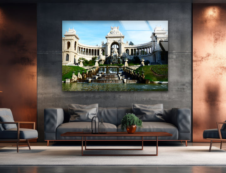 Glaswandkunst im Palais des Festivals – Majestätischer Brunnen und Architektur