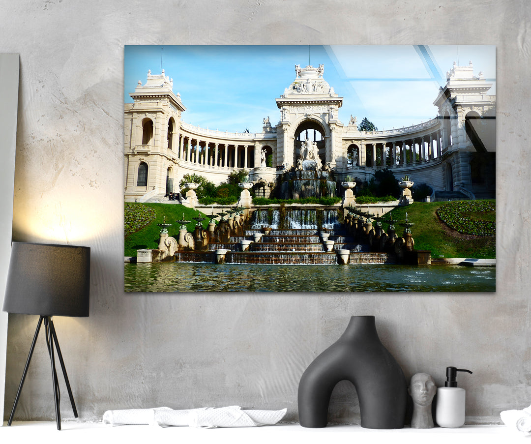 Glaswandkunst im Palais des Festivals – Majestätischer Brunnen und Architektur