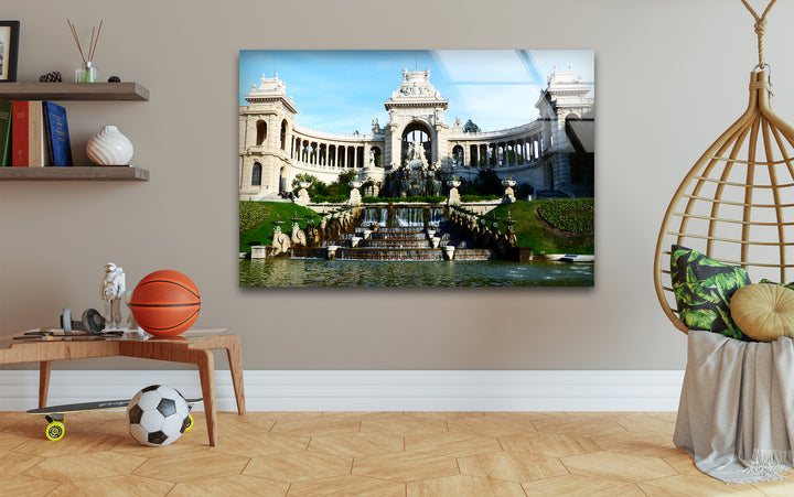 Glaswandkunst im Palais des Festivals – Majestätischer Brunnen und Architektur