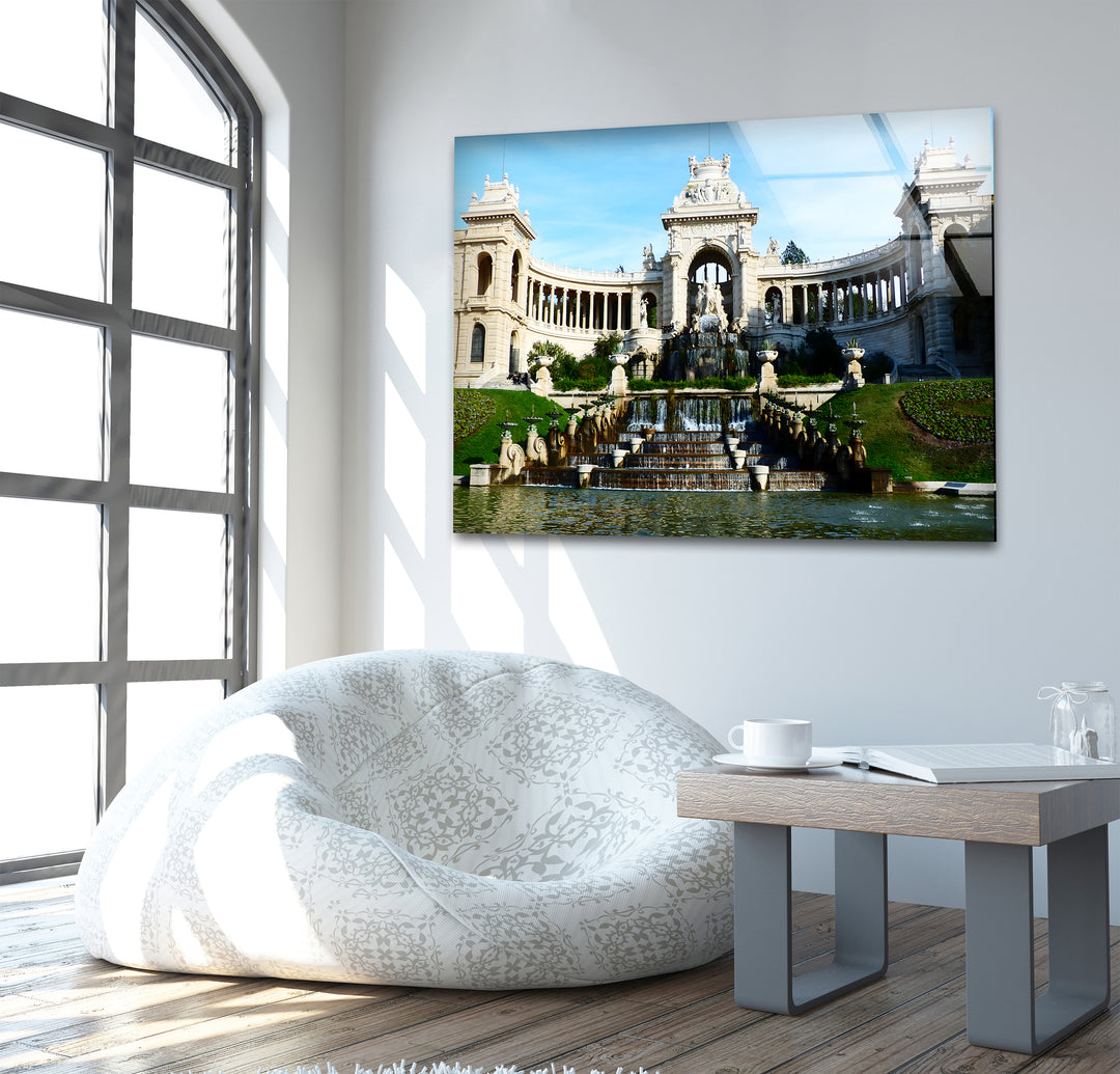 Glaswandkunst im Palais des Festivals – Majestätischer Brunnen und Architektur