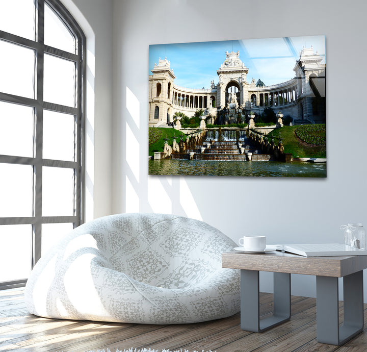 Glaswandkunst im Palais des Festivals – Majestätischer Brunnen und Architektur