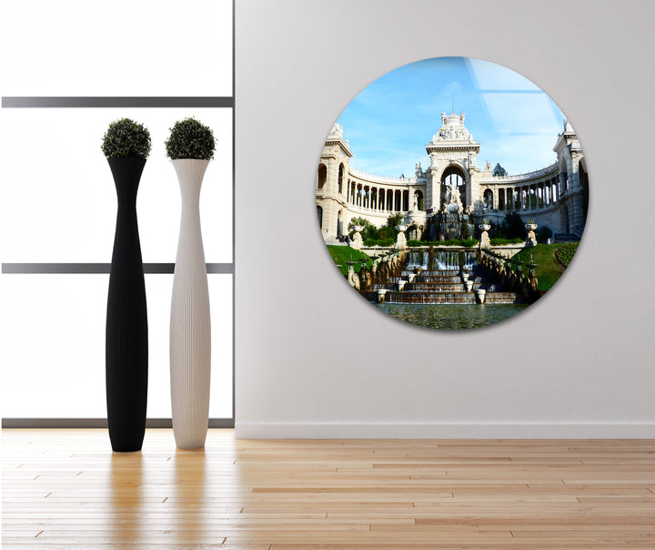 Glaswandkunst im Palais des Festivals – Majestätischer Brunnen und Architektur