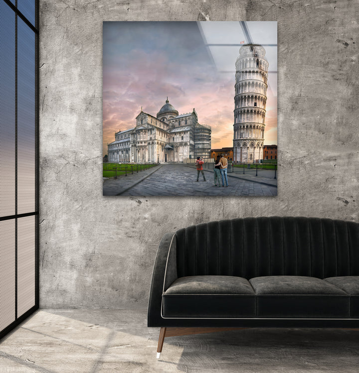 Schiefer Turm von Pisa, Glaswandkunst – Kultiges italienisches Wahrzeichen bei Sonnenuntergang
