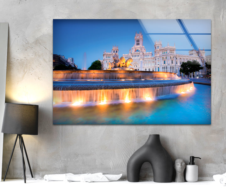 Glaswandkunst am Cibeles-Brunnen – Madrids Wahrzeichen in der Abenddämmerung