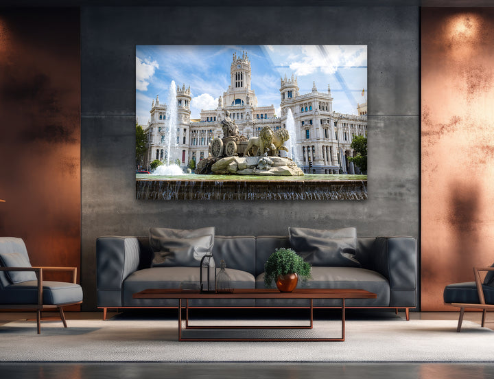 Glaswandkunst am Cibeles-Brunnen – Majestätisches Wahrzeichen Madrids bei Tageslicht