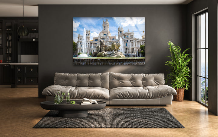 Glaswandkunst am Cibeles-Brunnen – Majestätisches Wahrzeichen Madrids bei Tageslicht