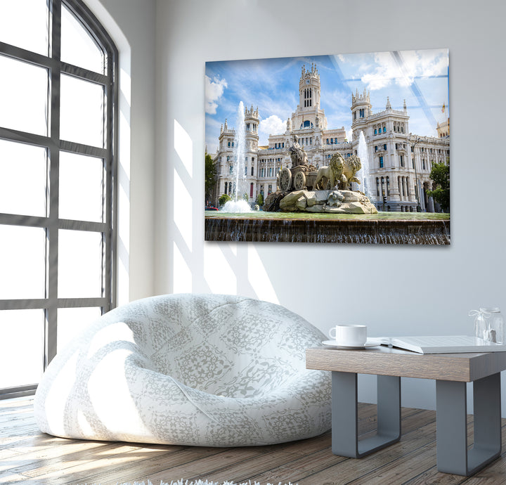 Glaswandkunst am Cibeles-Brunnen – Majestätisches Wahrzeichen Madrids bei Tageslicht