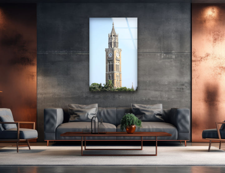 Glaswandkunst im Mumbai Clock Tower – Ikonisches indisches Wahrzeichen bei Tageslicht 