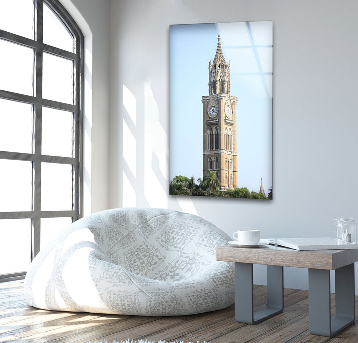 Glaswandkunst im Mumbai Clock Tower – Ikonisches indisches Wahrzeichen bei Tageslicht 