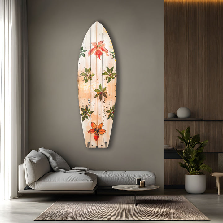 Surfbrett-Wandkunst mit grünen und roten Blumen