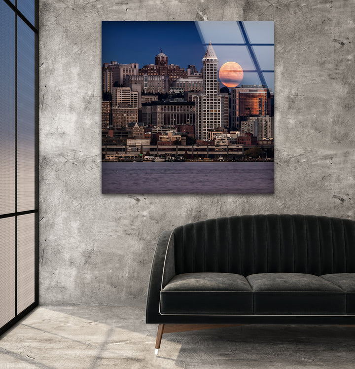 Seattle Skyline Glaswandkunst – Majestätisches Stadtbild mit aufgehendem Mond