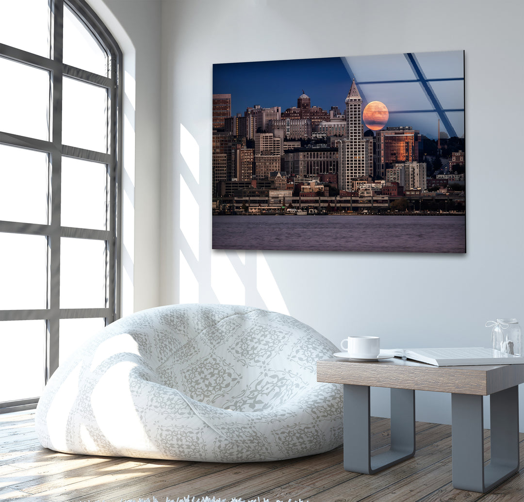 Seattle Skyline Glaswandkunst – Majestätisches Stadtbild mit aufgehendem Mond