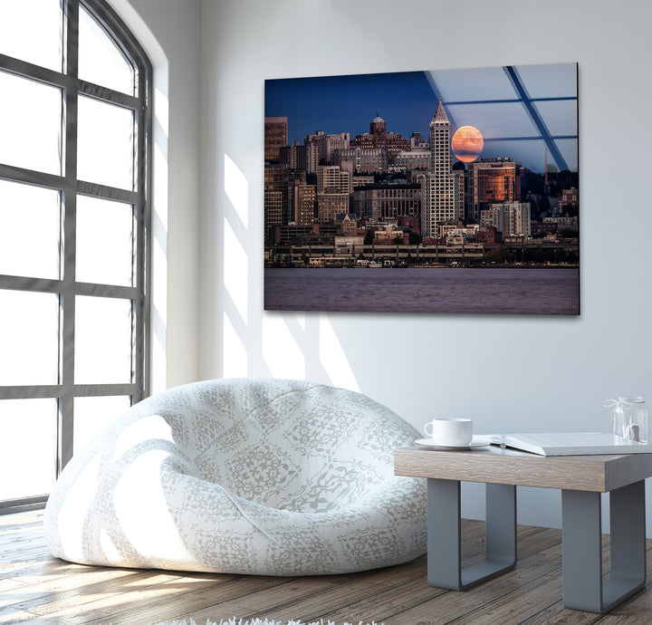 Seattle Skyline Glaswandkunst – Majestätisches Stadtbild mit aufgehendem Mond