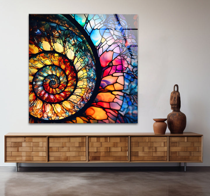 Spiralförmige Wandkunst aus Buntglas – Lebendiges Nautilusmuschel-Design 