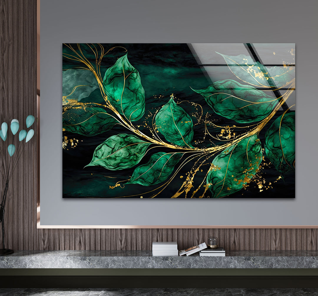 Smaragdgrüne und goldene Glaswandkunst – Elegantes botanisches Blattdesign