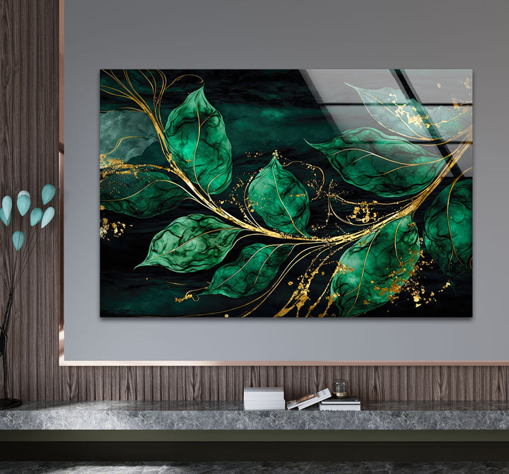 Smaragdgrüne und goldene Glaswandkunst – Elegantes botanisches Blattdesign
