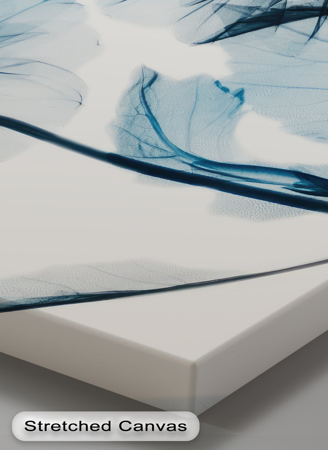 Winterliche Ruhe – Japanische Frau im blauen Kimono, Leinwanddruck | Gerahmtes Kunstwerk